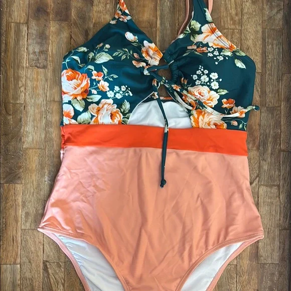Floral one-piece Swimwear in Peach and Green with cut out - Picture 4 of 11